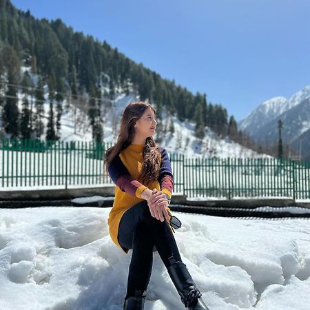 Srinagar Group Of Hotels Bagian luar foto