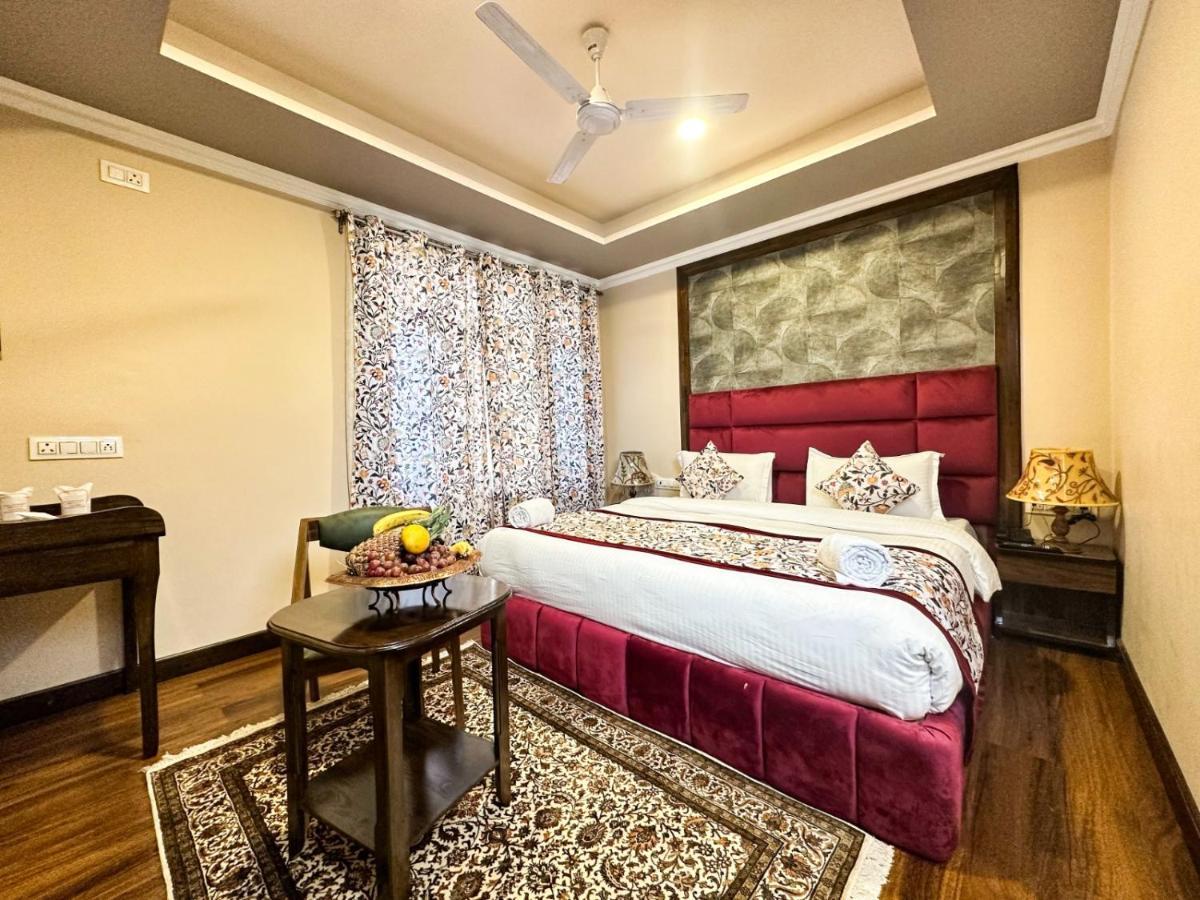 Srinagar Group Of Hotels Bagian luar foto
