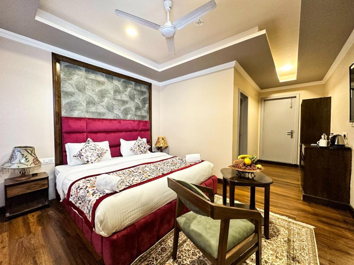 Srinagar Group Of Hotels Bagian luar foto