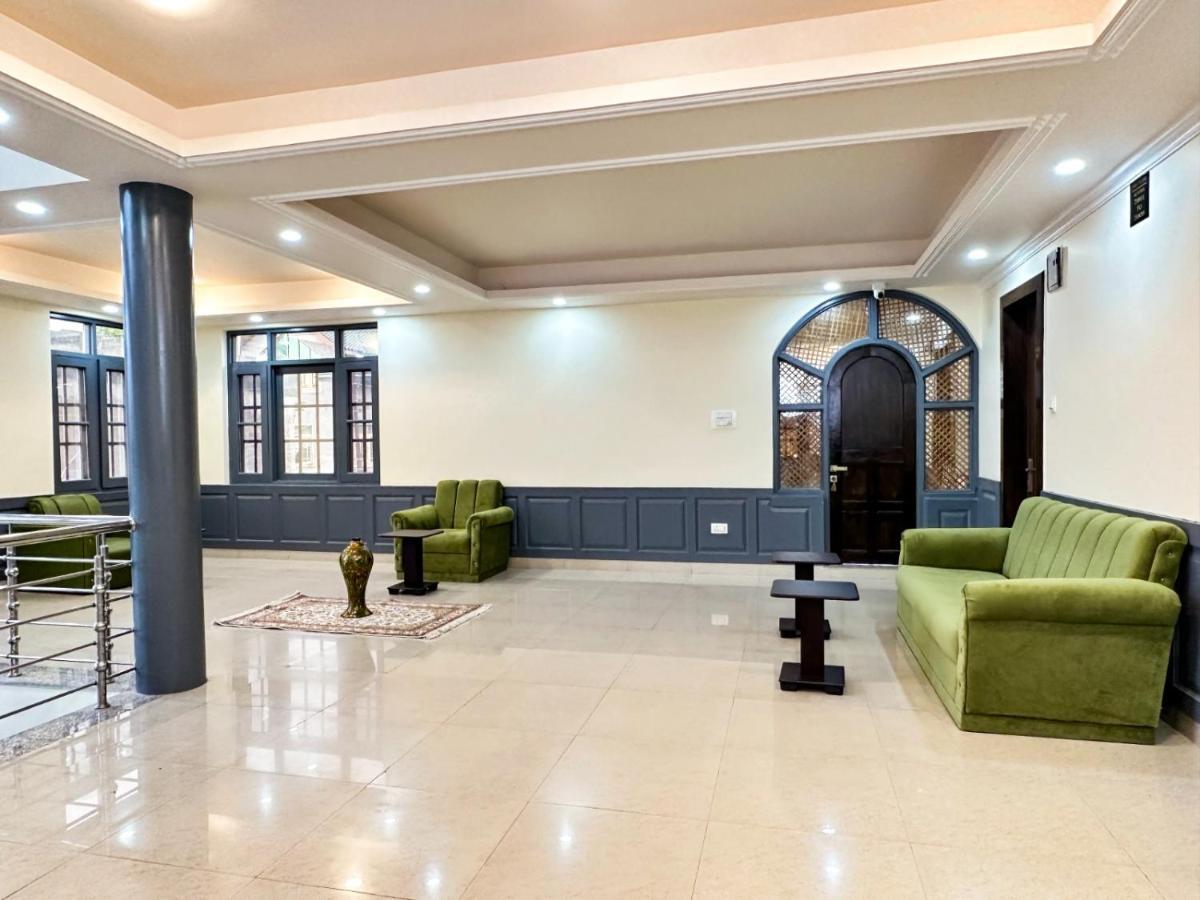 Srinagar Group Of Hotels Bagian luar foto