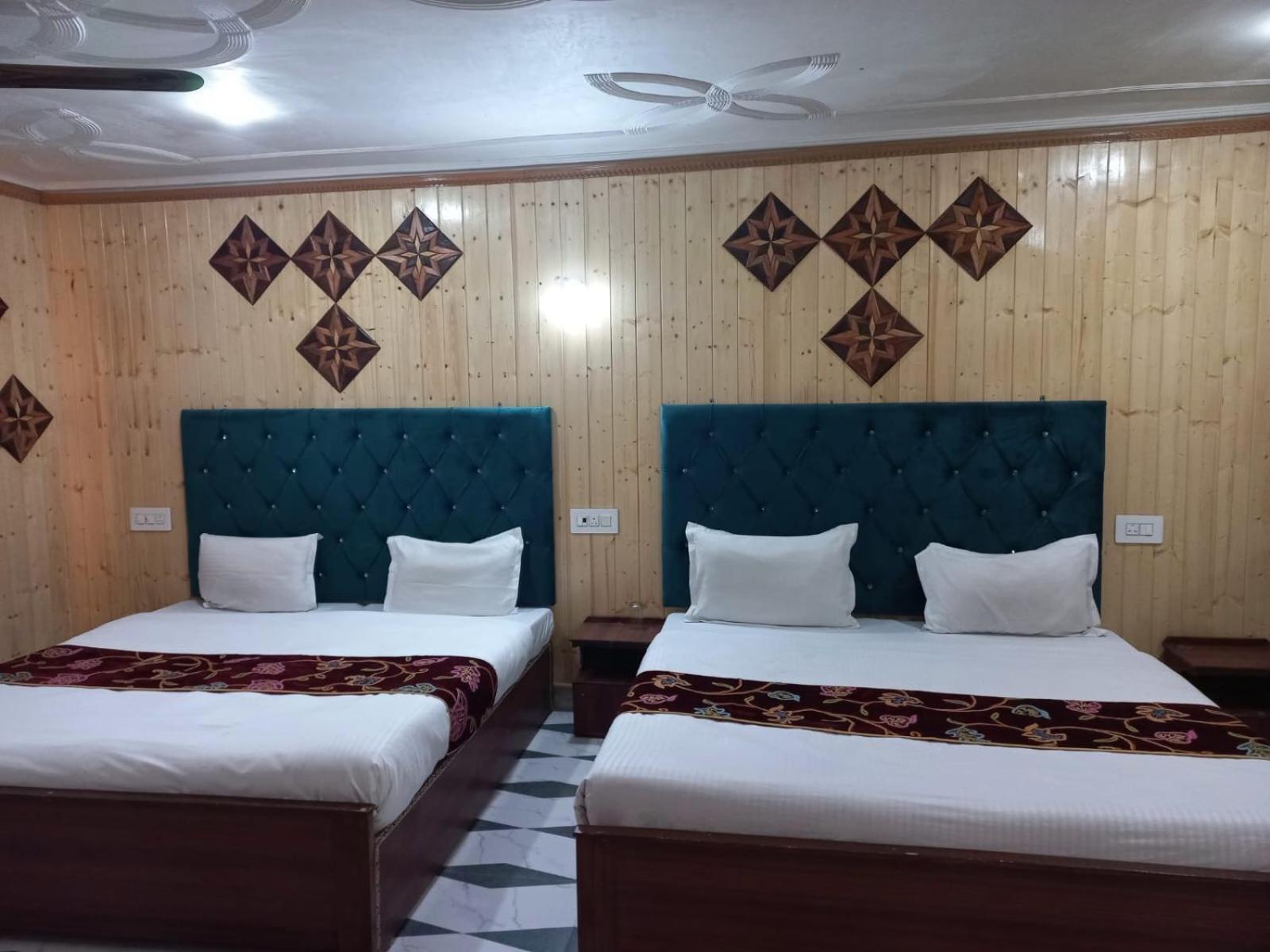 Srinagar Group Of Hotels Bagian luar foto