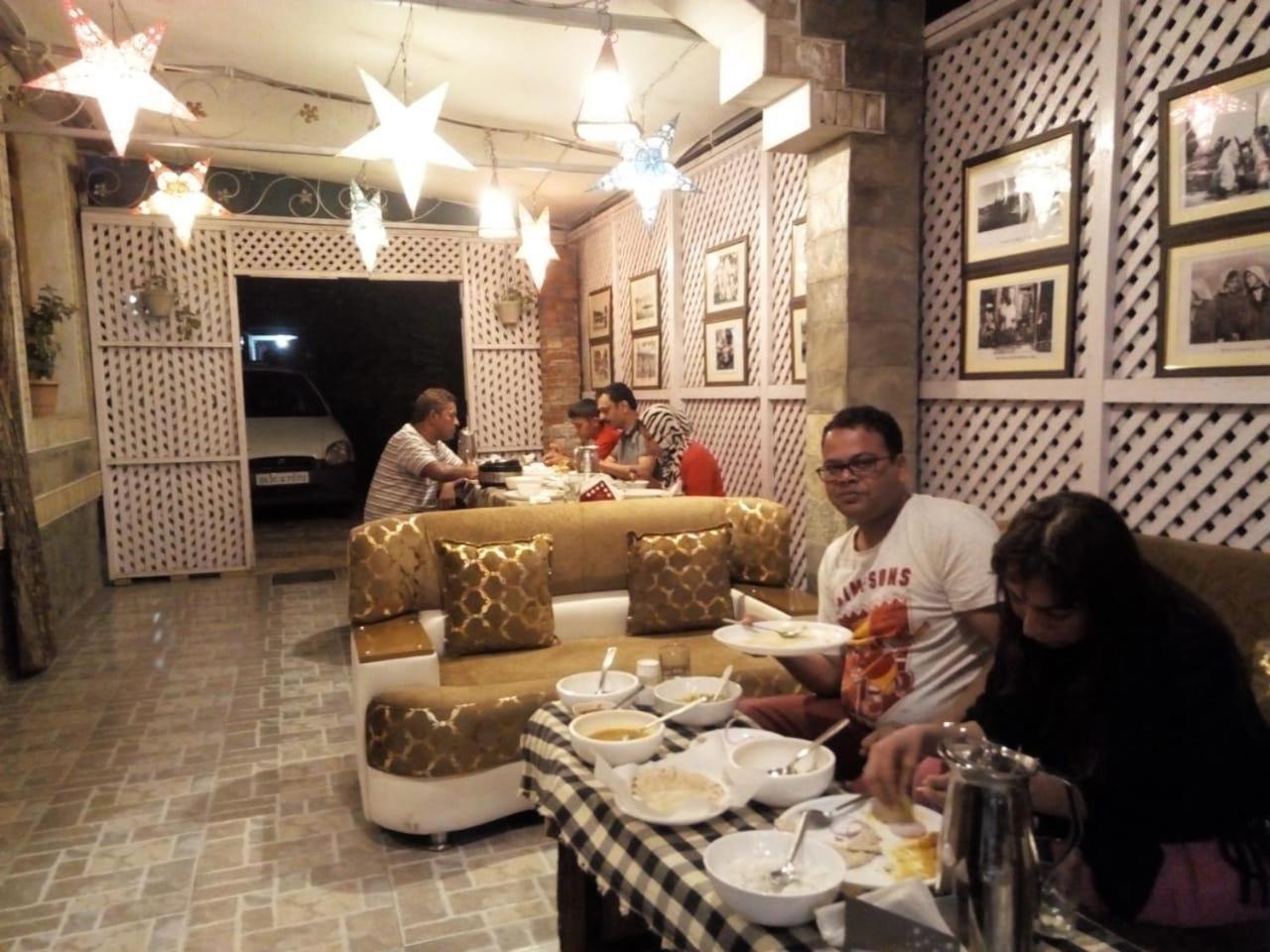 Srinagar Group Of Hotels Bagian luar foto