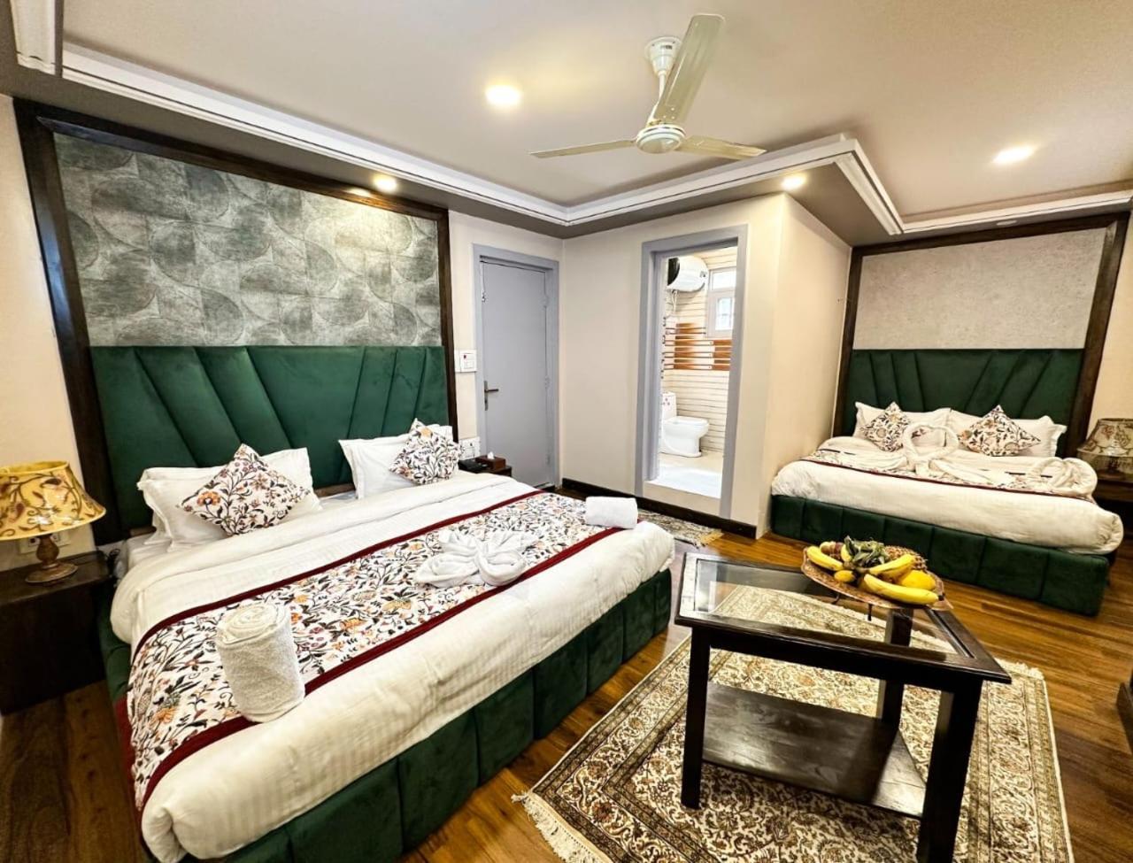 Srinagar Group Of Hotels Bagian luar foto