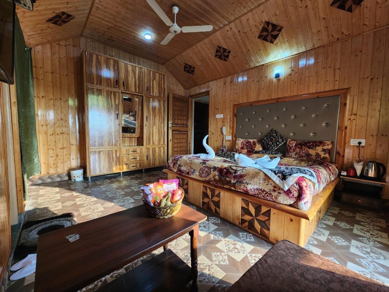 Srinagar Group Of Hotels Bagian luar foto