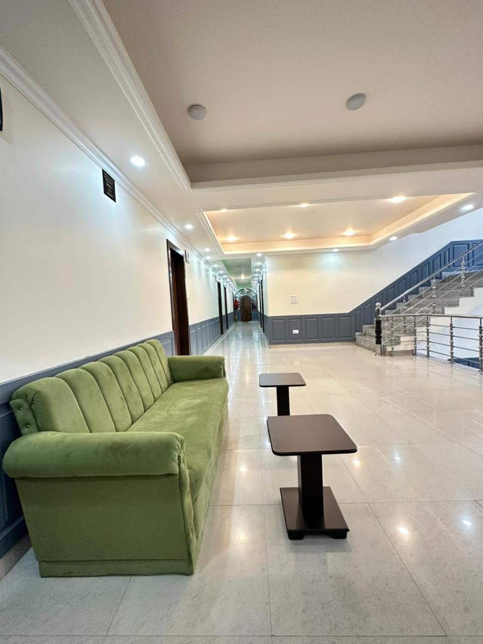 Srinagar Group Of Hotels Bagian luar foto
