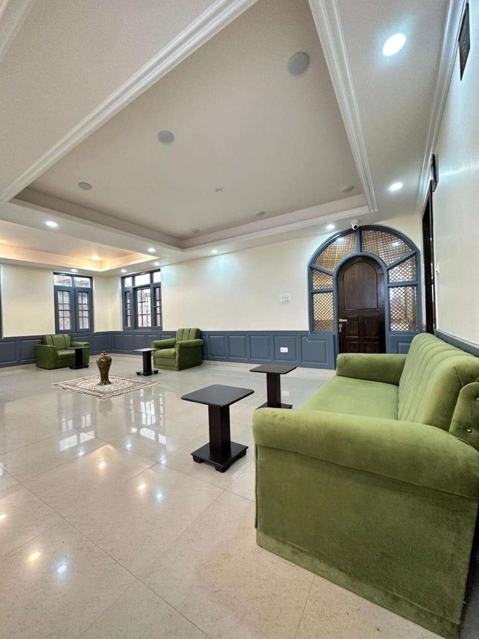 Srinagar Group Of Hotels Bagian luar foto