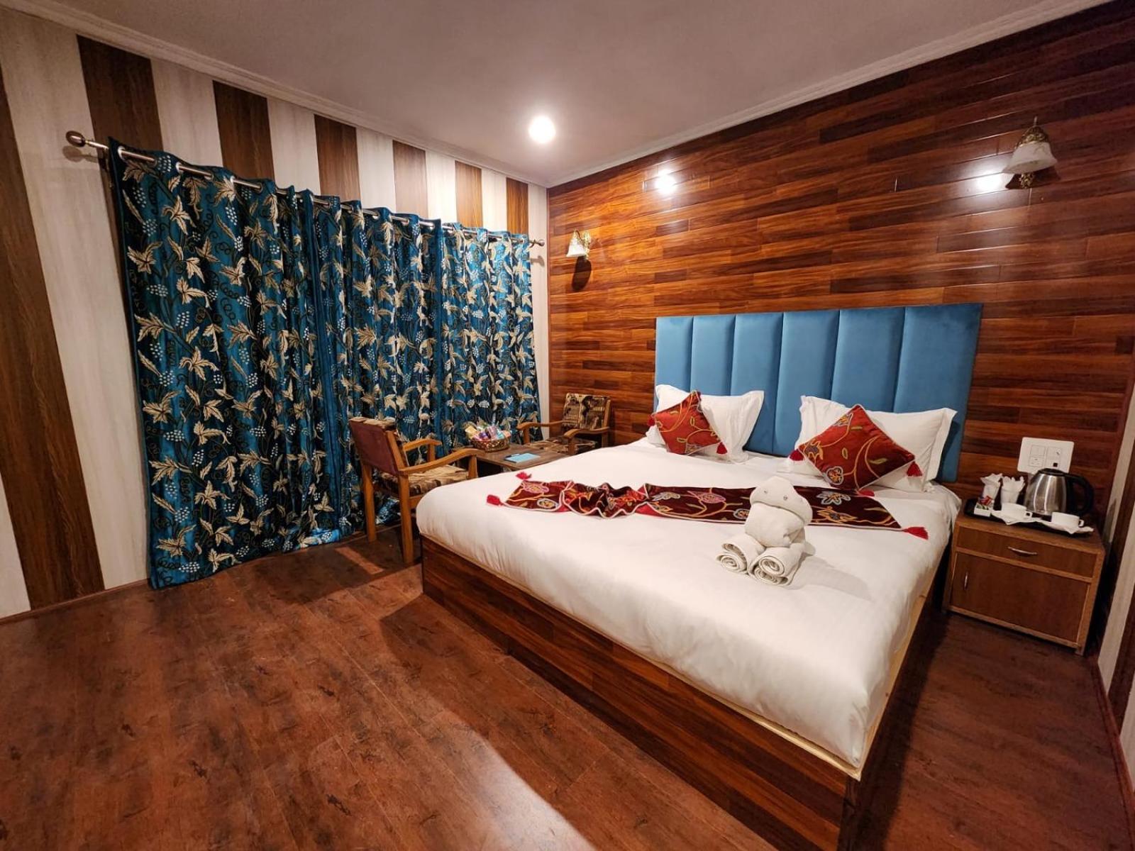 Srinagar Group Of Hotels Bagian luar foto